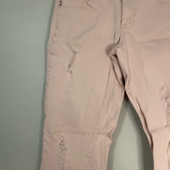 Stylish Distressed YMI Light Pink Jeans, Size 1 - Picture 2 of 10